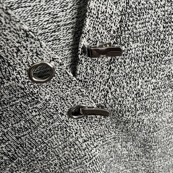 Karen Scott Women Sweater Gray Pullover V-Neck Knit With Metal Hook Clasps PS - Picture 6 of 6